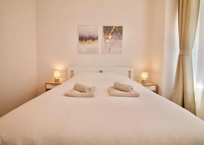 Heart Of Grand Place - Stunning 3Br Triplex